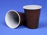 Пить кофе из пластиковых стаканчиков смертельно опасно